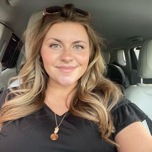 Meet your Posher, Halee